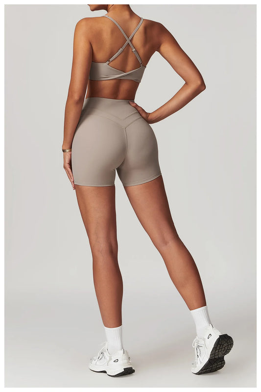 חליפת ספורט קצרה ומחטבת- בברלי